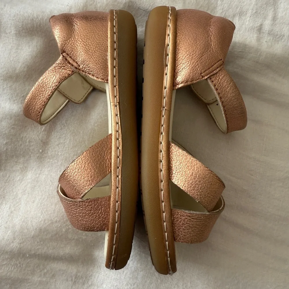 Clarks Kids Rose Gold  'Skylark Pure K' Bronze/ Rose Gold  Leather Sandals